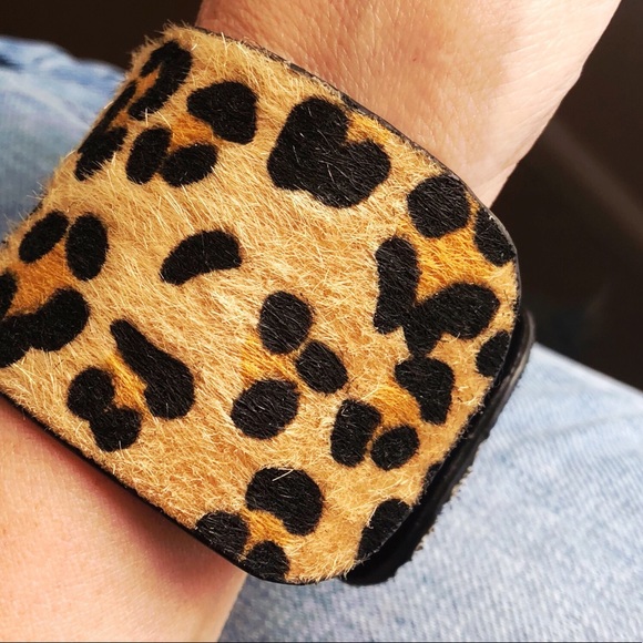 🎁 Leopard cuff bracelet Faux leather animal print - Picture 2 of 5